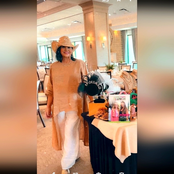 5 ⭐ Seller - Pers. Stylist 30 yrs 1700+ Poshmark Sales - Picture 3 of 12